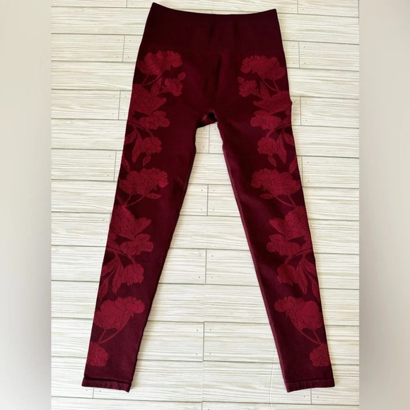 Fabletics | High-Waisted Seamless Floral Legging - Size S - Picture 3 of 6
